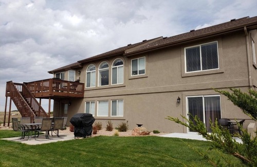 Colorado Springs House | Unforgettable Memories Await at Meadow Pine Hotel