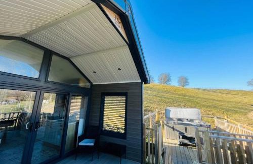 Rhayader House | Relaxing Meadow Retreat - Guest Rated 8.5/10