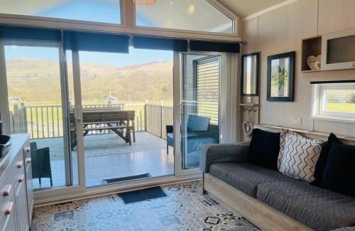 Rhayader House | Relaxing Meadow Retreat - Guest Rated 8.5/10