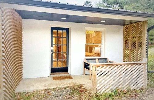 Meadows Of Dan Apartment | Cozy Meadow Suite with Lake View, Fireplace & Spa Shower