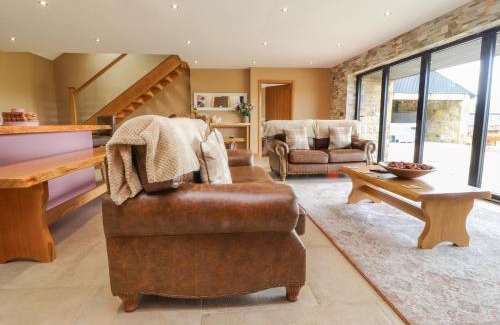 Accrington House | Pet-Friendly Retreat at Meadow Top Farm Barn, 4-Star Stay
