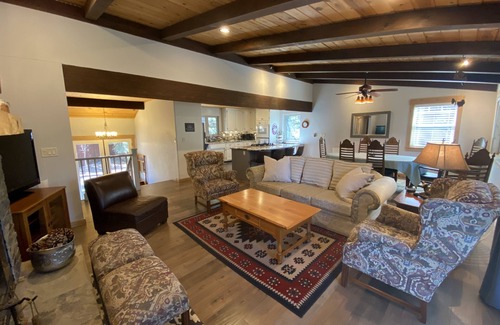 Country Club Estates House | Meadow Vale Lodge: Enchanting Forest Retreat with Pool