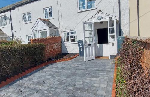 Lympstone House | Pet-Friendly Meadow View Cottage with Outstanding Guest Rating