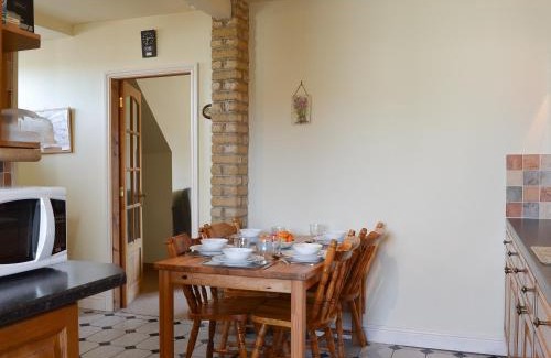 Buxton House | Meadow View: Guest Rated 9.8, Pet & Child Friendly Stay