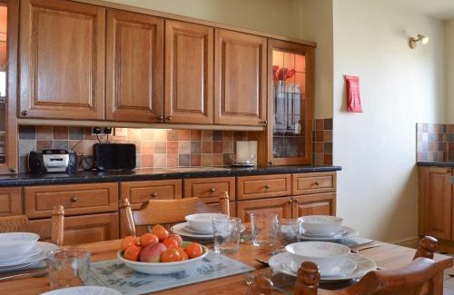 Buxton House | Meadow View: Guest Rated 9.8, Pet & Child Friendly Stay
