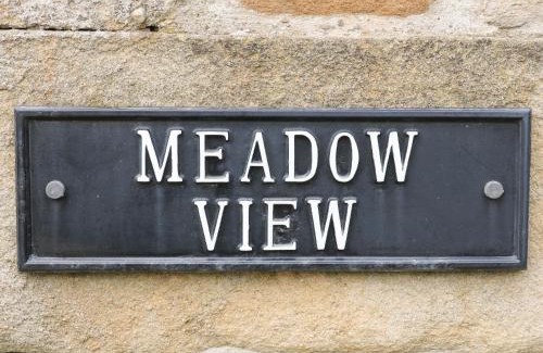 Edale House | Guest Rated Meadow View: Family-Friendly 4-Star Retreat