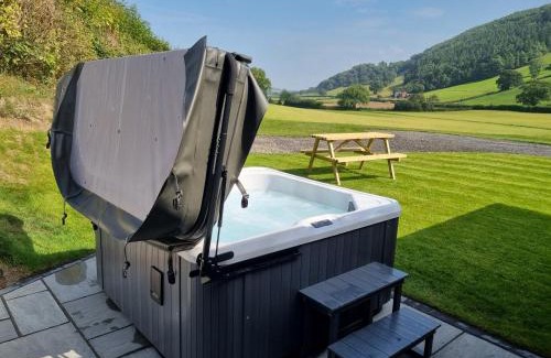 Meifod House | Relax at Meadow View: Guest Rated 9.8/10 Experience