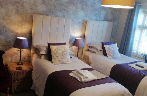 Wighton House | Top-Rated Meadow View Guest House with Breakfast & Kitchen