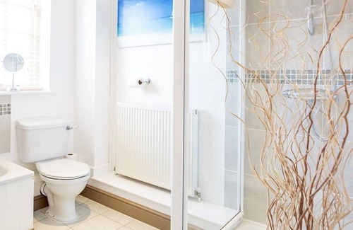 Wighton House | Top-Rated Meadow View Guest House with Breakfast & Kitchen