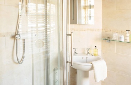 Wighton House | Top-Rated Meadow View Guest House with Breakfast & Kitchen