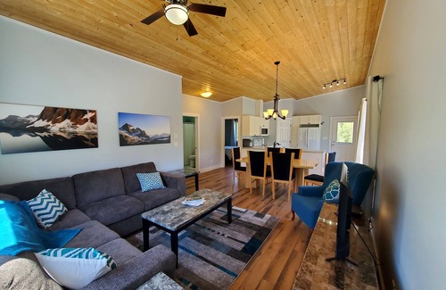 East Kootenay House | Meadow View Guest House: Perfect for Skiers and Families