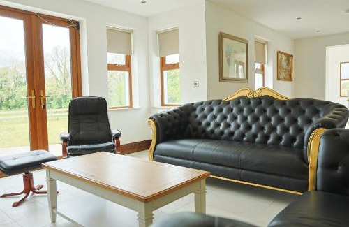 Lecemy House | Meadow View House - Spacious Family Retreat in the Heart of Donegal