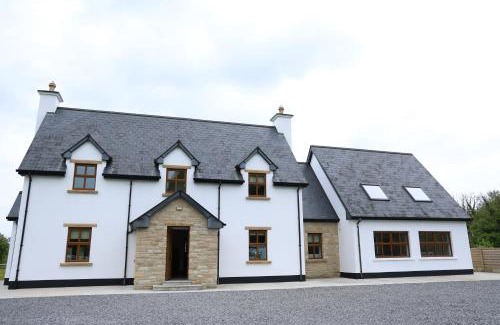 Lecemy House | Meadow View House - Spacious Family Retreat in the Heart of Donegal