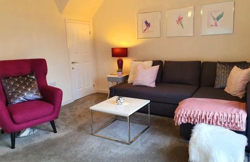 Pleasley House | Idyllic Meadow View: Family-Friendly Retreat in England