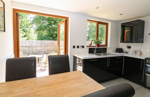 East Harling Cottage | Cozy Meadow View: Pet Friendly Retreat with Open Fire