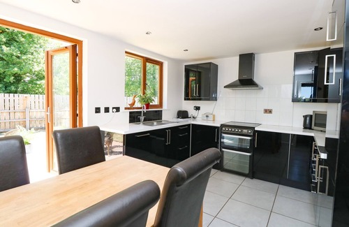 East Harling Cottage | Cozy Meadow View: Pet Friendly Retreat with Open Fire