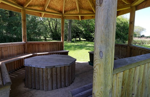 East Harling Cottage | Cozy Meadow View: Pet Friendly Retreat with Open Fire