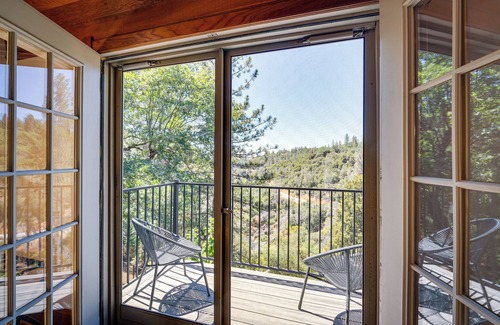 Auburn Cottage | Discover Meadow Vista Mountain Retreat with River Views