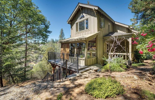 Auburn Cottage | Discover Meadow Vista Mountain Retreat with River Views