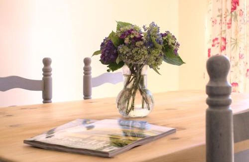 Totnes House | Inviting Meadowbrook House: Child-Friendly Getaway with 9.6/10 Rating
