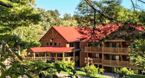 Wisconsin Dells Resort | Relaxing Meadowbrook Resort with Oceanfront Pool Access