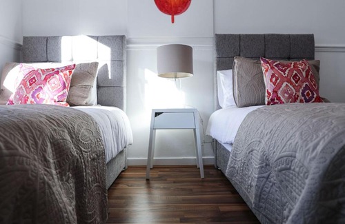 Wishaw Apartment | Pet and Child Friendly Stays at Meadowburn View Hotel