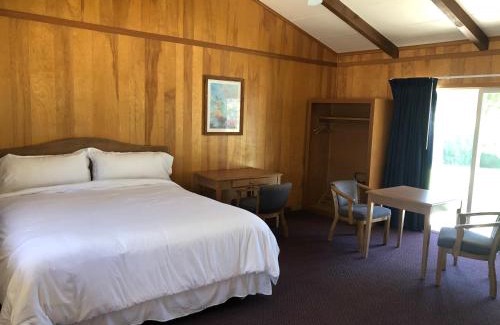 Coleville Hotel | Oceanfront Meadowcliff Lodge: Highly Rated Family Retreat