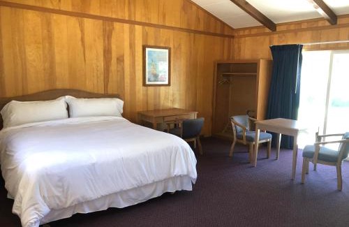 Coleville Hotel | Oceanfront Meadowcliff Lodge: Highly Rated Family Retreat