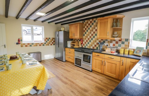 Clows Top Cottage | Meadowfields: Pet-Friendly Retreat with Hot Tub in Cleobury