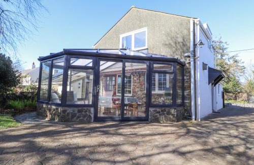Dinas Cross House | Premier Family Retreat at Meadowlands - Rated 9.5/10