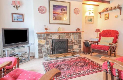 Dinas Cross House | Premier Family Retreat at Meadowlands - Rated 9.5/10