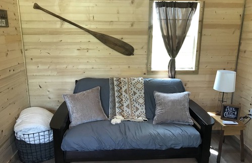 Lamont Cabin | Experience Meadowlark Cabin: Guest Rated 9.8, Pet Friendly