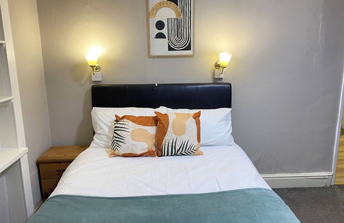Uttoxeter House | Meadows Way Guest House