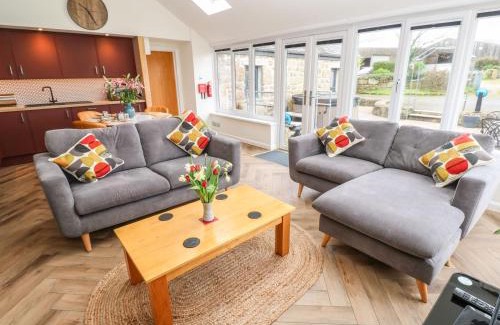 Lamorna House | Family-Friendly Meadowside: Exceptional 4-Star Retreat