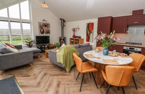 Lamorna House | Family-Friendly Meadowside: Exceptional 4-Star Retreat