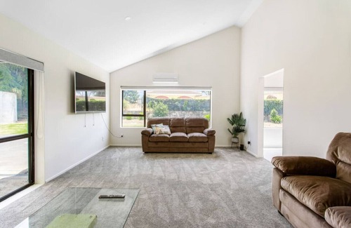 Waiau Pa House | Cozy Meadowview Retreat Just 5 Minutes from the Beach