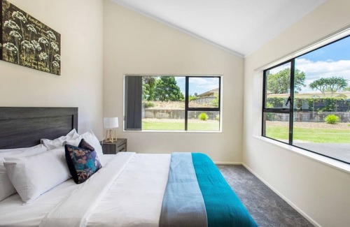 Waiau Pa House | Cozy Meadowview Retreat Just 5 Minutes from the Beach
