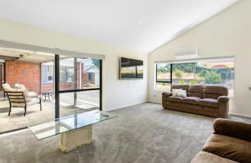 Waiau Pa House | Cozy Meadowview Retreat - 5 Mins to the Beach & Eco-Friendly
