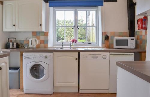 Trebarwith House | Stay at Meadwell: Family-Friendly 4-Star Retreat