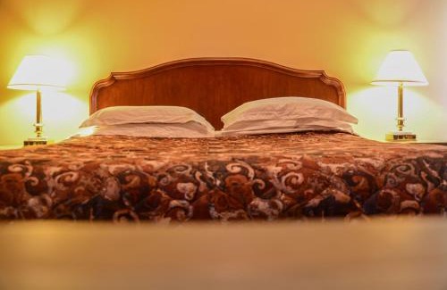 Meaford Hotel | Discover Meaford Inn: Pet-Friendly Ocean View Getaway