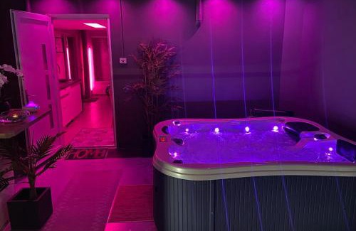 La Buisse Apartment | Relaxing MealSaveurs & SPA: Rated 9.3/10 with Hot Tub!