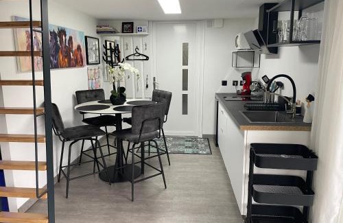 La Buisse Apartment | Relaxing MealSaveurs & SPA: Rated 9.3/10 with Hot Tub!