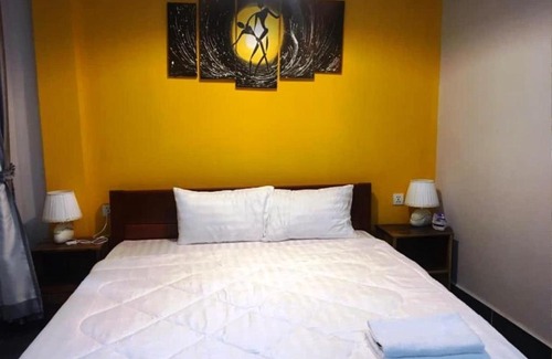 Kampot House | Cozy Mean Leap Guesthouse: Family-Friendly Pet Oasis