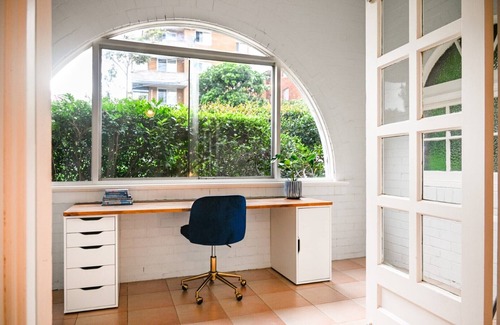 Coogee Apartment | Beachside Retreat: Pet & Child Friendly Getaway