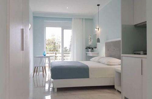 Gialos Apartment | Stylish Mear Studio in Crete with Breakfast and Family Focus