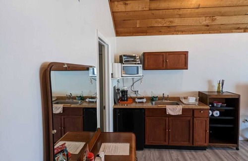 Mechanicsburg Apartment | Private Mechanicsburg Tarzan Hut: Comfort for 1-2 Guests