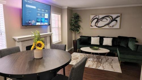 Astrodome Apartment | Med Center Retreat: 2BR Haven with Pool & Hot Tub