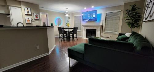 Astrodome Apartment | Med Center Retreat: 2BR Haven with Pool & Hot Tub