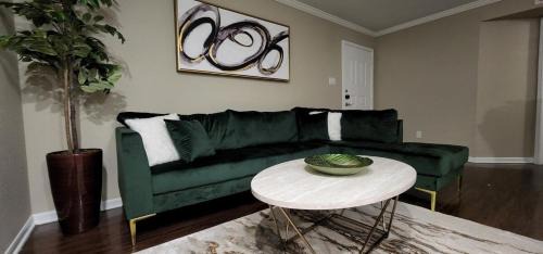 Astrodome Apartment | Med Center Retreat: 2BR Haven with Pool & Hot Tub