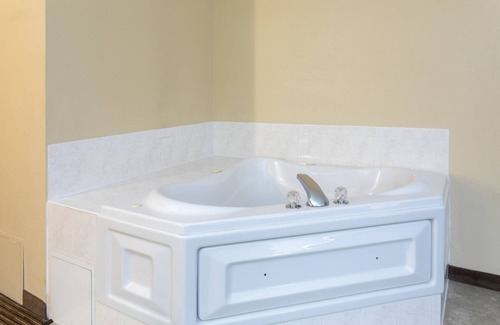 Kutzky Park Hotel | Comfortable Stay at Med City Inn near Mayo Clinic Area